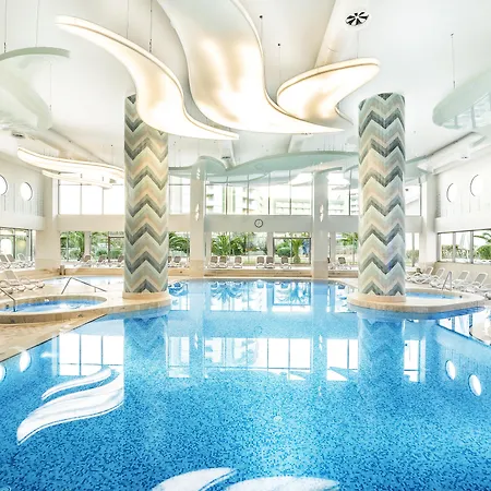 Feriested Titanic Deluxe Lara 5*