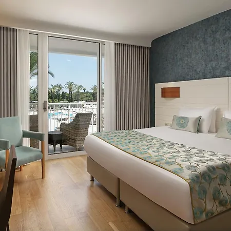 Rezort Titanic Deluxe Lara 5*