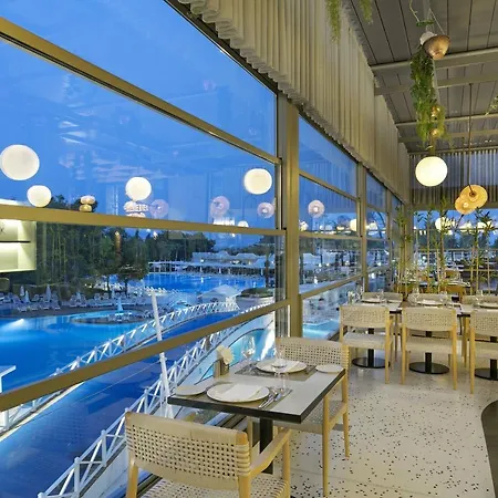 タイタニック ビーチ ララ リゾート 5*
